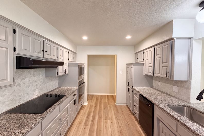 Photo 12 of 21 of 9 Muirfield Ct, Roanoke, TX