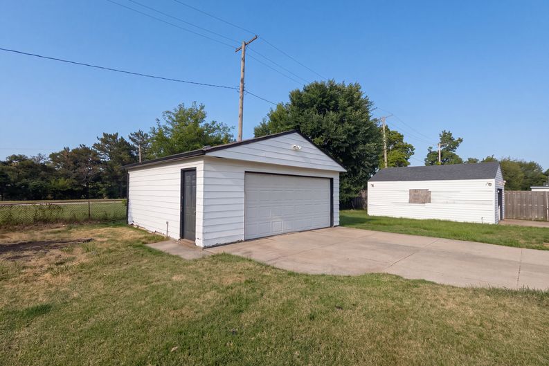 Photo 18 of 19 of 12722 Emery Ave, Cleveland, OH