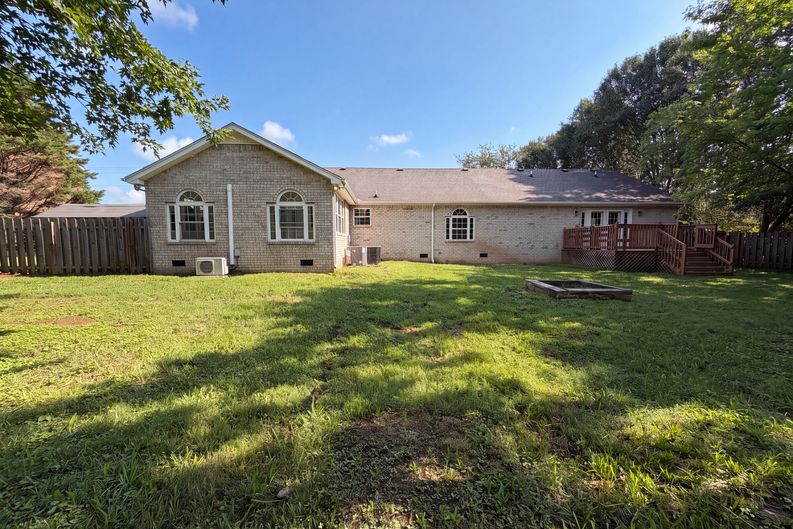 Photo 5 of 27 of 807 W Thompson Ln, Murfreesboro, TN