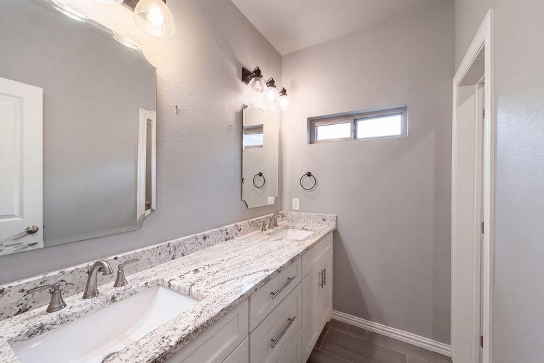 Photo 9 of 20 of 3712 Magnolia Ct, Denison, TX