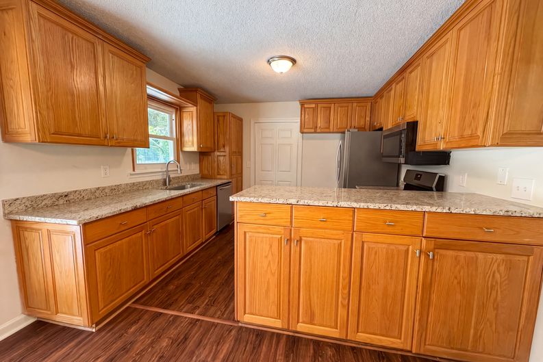 Photo 8 of 22 of 4023 Cavalier Dr, Murfreesboro, TN