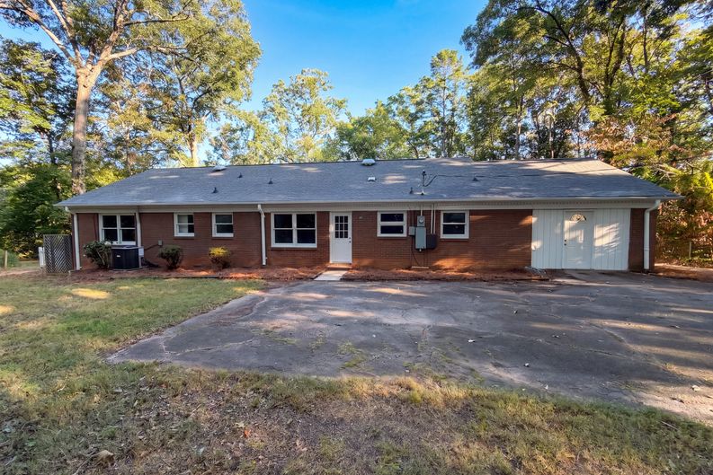 Photo 5 of 19 of 1524 Mt Holly Huntersville Rd, Charlotte, NC