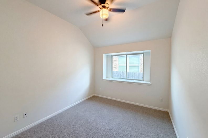 Photo 9 of 19 of 543 Tanda Ln, Hutto, TX