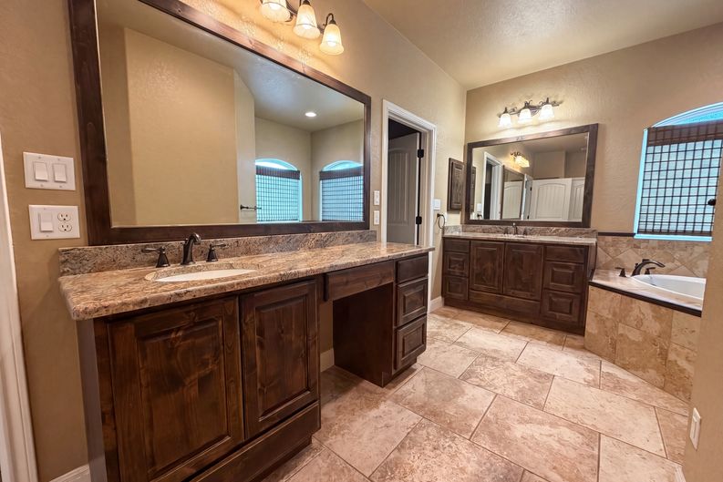 Photo 14 of 16 of 105 E Eden Vly, Adkins, TX