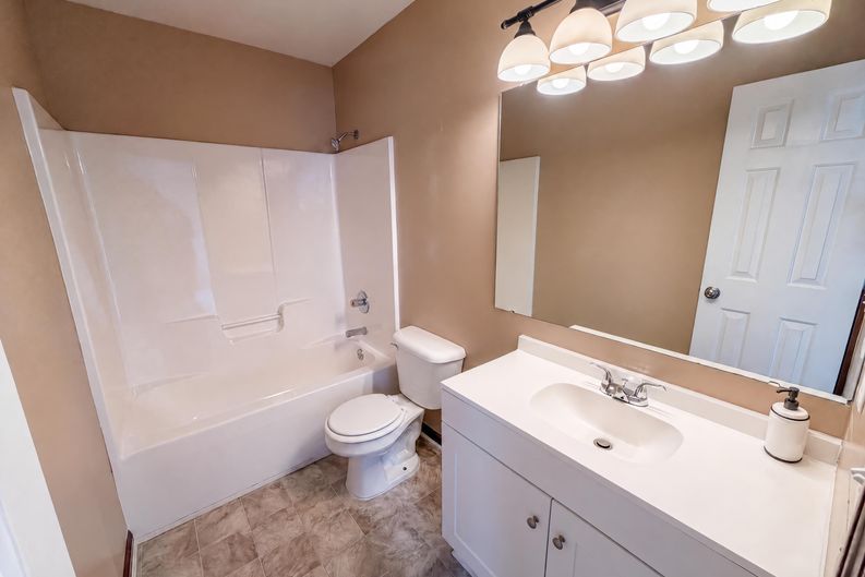Photo 6 of 16 of 237 Arthurdale Dr, West Columbia, SC