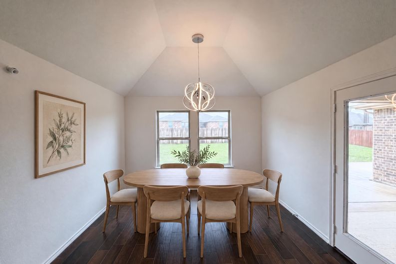 Photo 8 of 19 of 1631 Glade Meadows Dr, Joshua, TX