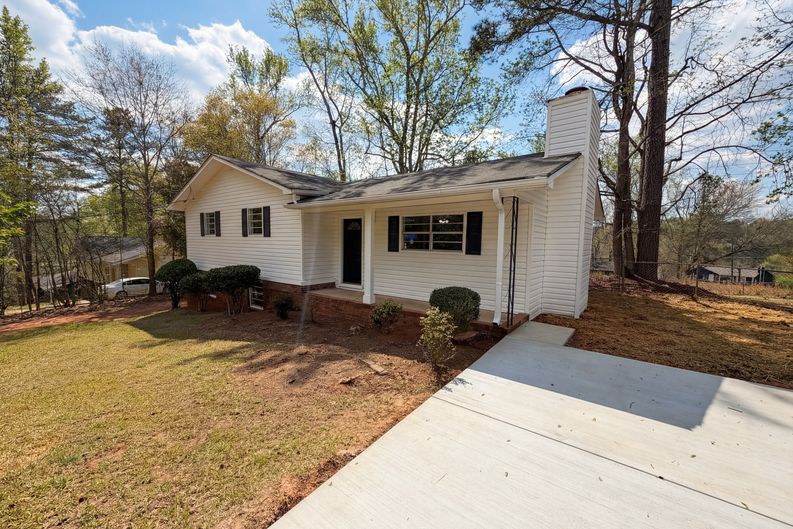 Photo 8 of 19 of 2405 Eric Ln, Douglasville, GA
