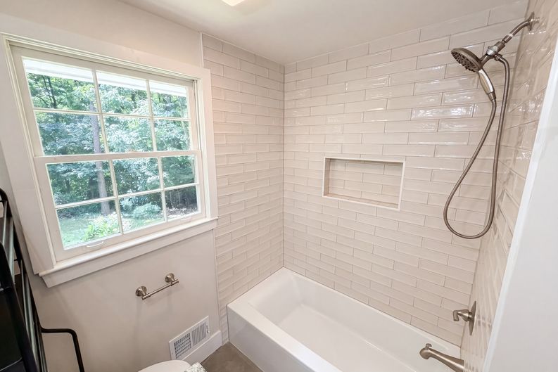 Photo 18 of 23 of 2320 Capehart Cir NE, Atlanta, GA