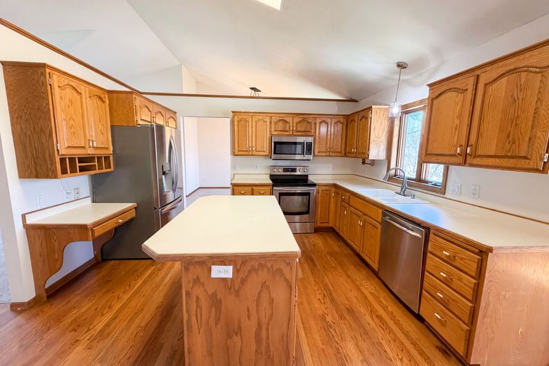 Photo 14 of 38 of 8433 Upland Ln N, Maple Grove, MN