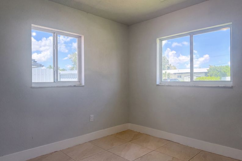 Photo 9 of 22 of 6200 SW 109th Ave, Miami, FL