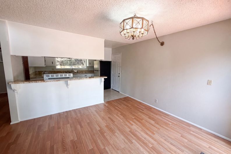 Photo 9 of 37 of 22360 Briarwood Ln, Crestline, CA