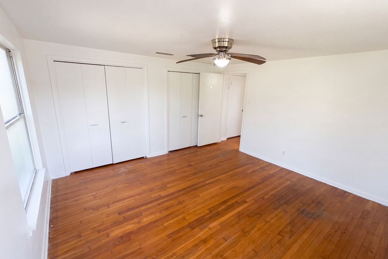 Photo 17 of 27 of 736 W Borden St, Sinton, TX