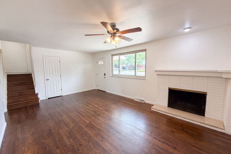 Photo 3 of 28 of 885 W 7th Avenue Dr, Broomfield, CO