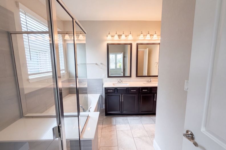 Photo 7 of 18 of 306 Duroc Dr, Hutto, TX
