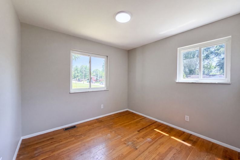 Photo 13 of 21 of 9707 Wescott Rd, Cincinnati, OH