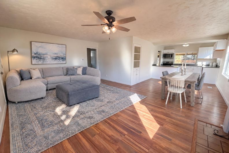 Photo 8 of 23 of 563 Manbrin Dr N, Keizer, OR