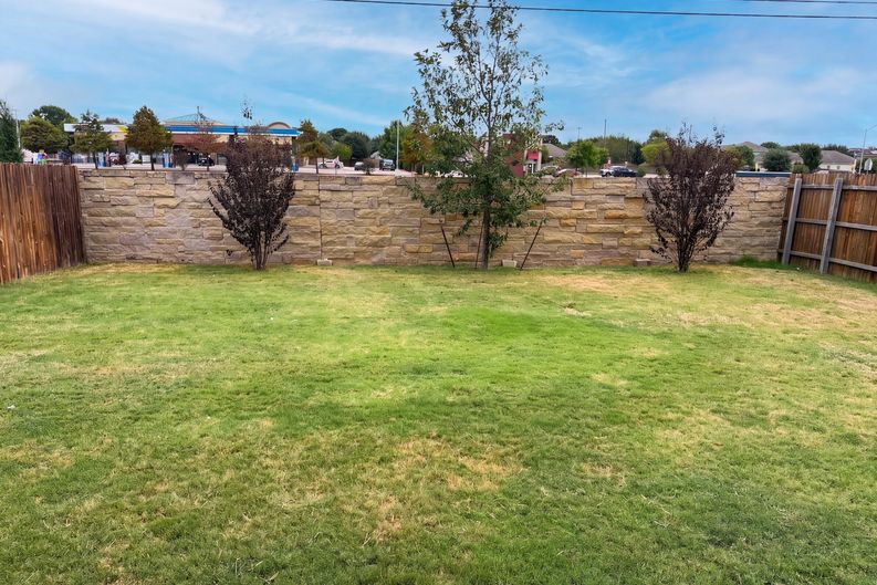 Photo 6 of 18 of 306 Duroc Dr, Hutto, TX
