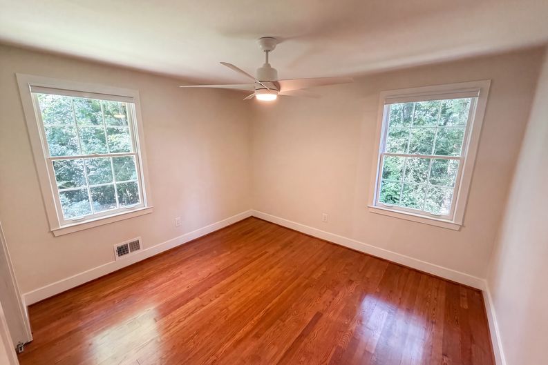 Photo 4 of 23 of 2320 Capehart Cir NE, Atlanta, GA