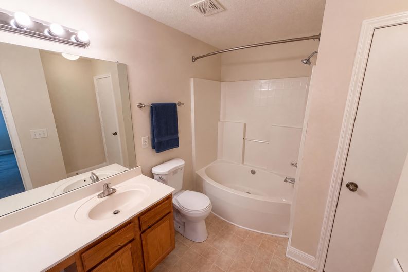 Photo 16 of 25 of 14021 Pinyon Pine Ln, Charlotte, NC