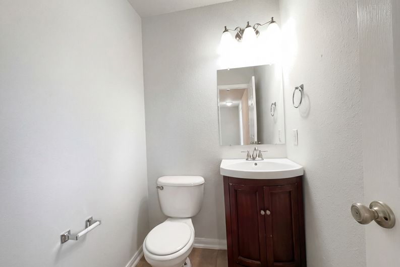 Photo 9 of 17 of 2310 Redfish Dr, Texas City, TX