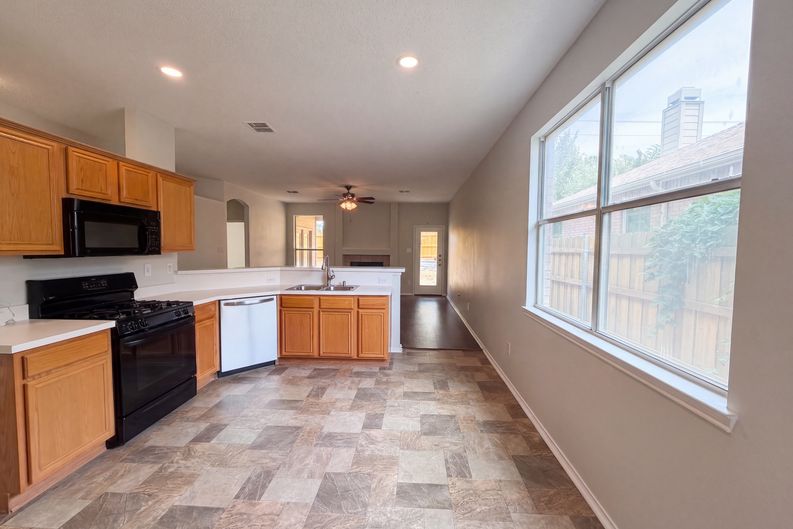 Photo 11 of 27 of 12609 Black Cherry Ln, Euless, TX