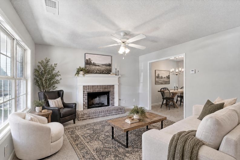 Photo 7 of 28 of 273 Rosemont Ct, Hiram, GA