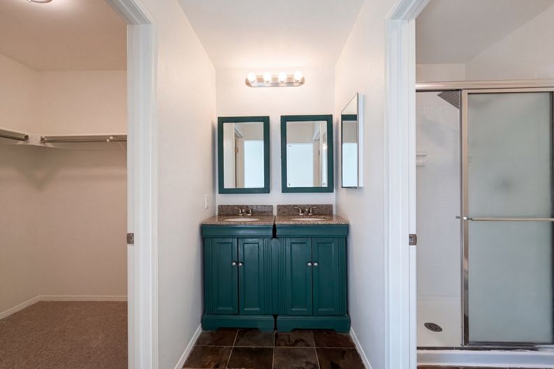 Photo 16 of 40 of 10330 E Weaver Pl, Englewood, CO