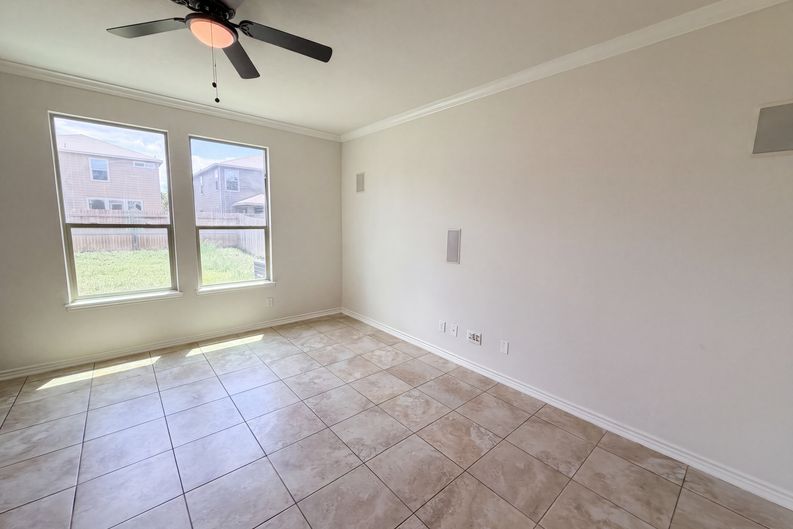 Photo 8 of 21 of 2100 Brandywine Dr, New Braunfels, TX