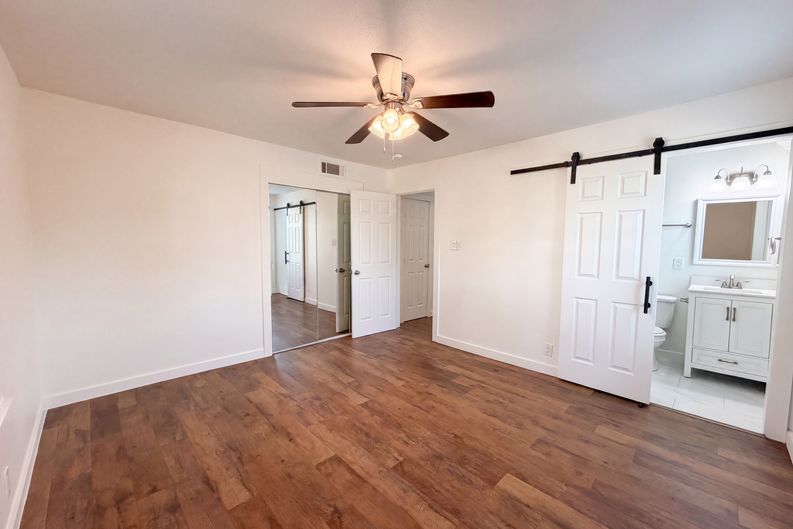 Photo 4 of 28 of 832 Central Dr, Bedford, TX