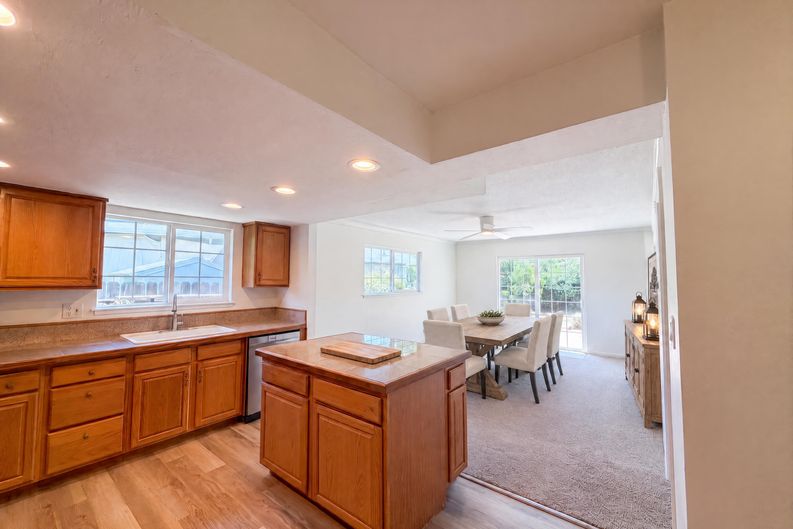 Photo 15 of 41 of 7007 Ursa Pkwy, Sacramento, CA