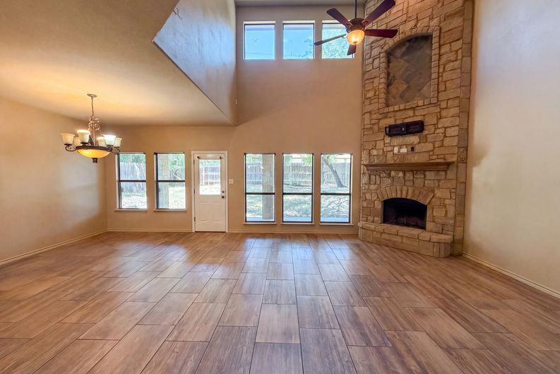 Photo 3 of 20 of 1305 Rocky Ridge Trl, Harker Heights, TX