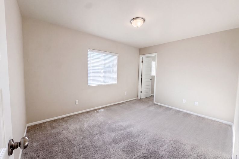 Photo 4 of 31 of 4335 Acacia Ln SE, Port Orchard, WA