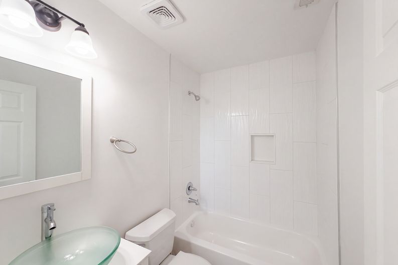 Photo 12 of 22 of 204 N Huron Dr, Oxon Hill, MD