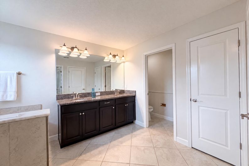 Photo 25 of 36 of 9709 Ivory Dr, Sun City Center, FL
