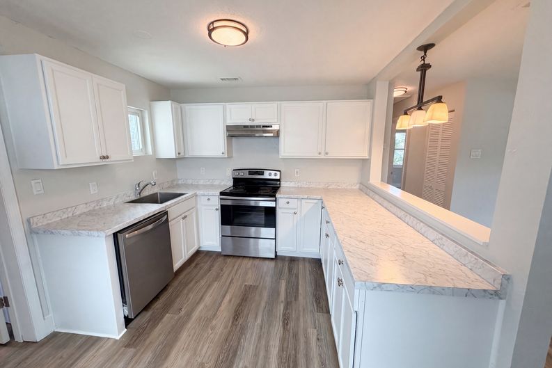 Photo 9 of 21 of 2596 38th Ave N, Saint Petersburg, FL