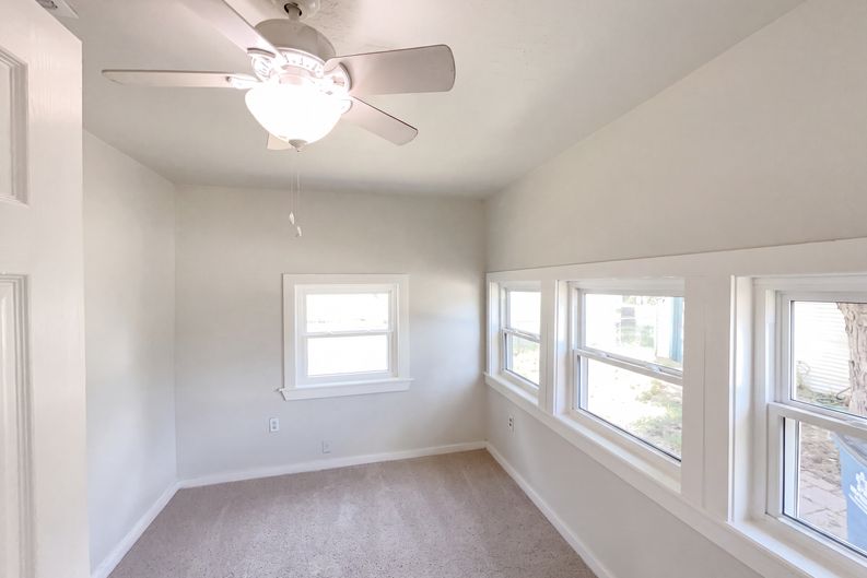 Photo 4 of 17 of 725 Kelly St, Poteet, TX