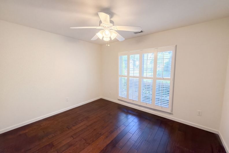 Photo 11 of 26 of 580 Pointe Of Oaks Rd, Summerville, SC