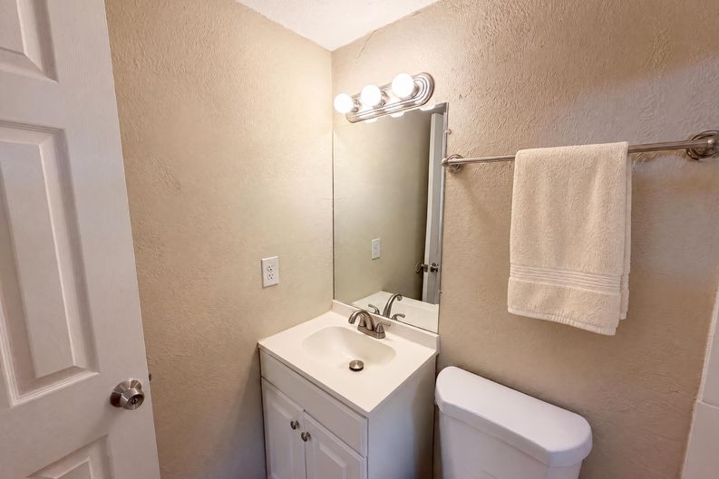 Photo 18 of 23 of 1506 W 16th St, Sanford, FL