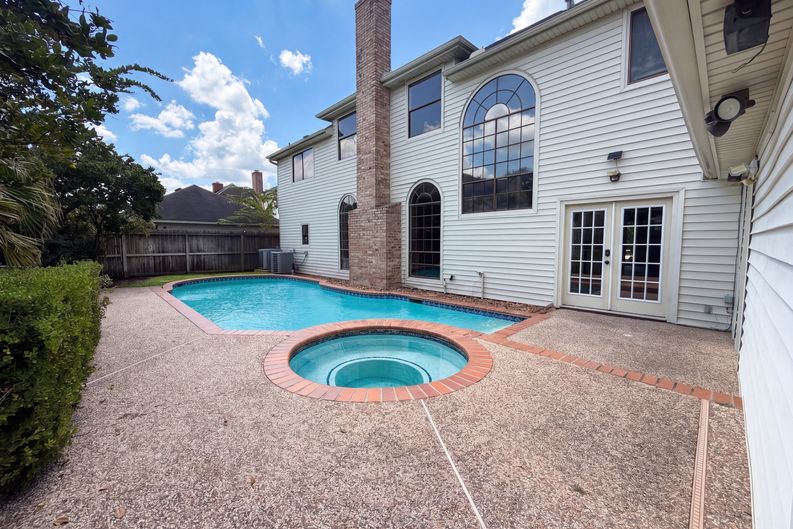 Photo 5 of 29 of 17418 Wilton Park Ct, Spring, TX