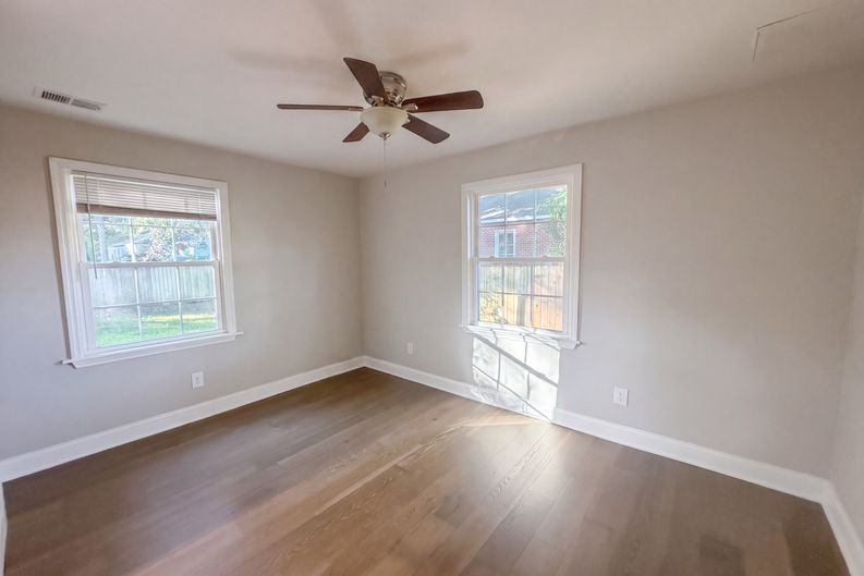 Photo 6 of 19 of 2697 Louise Dr, North Charleston, SC
