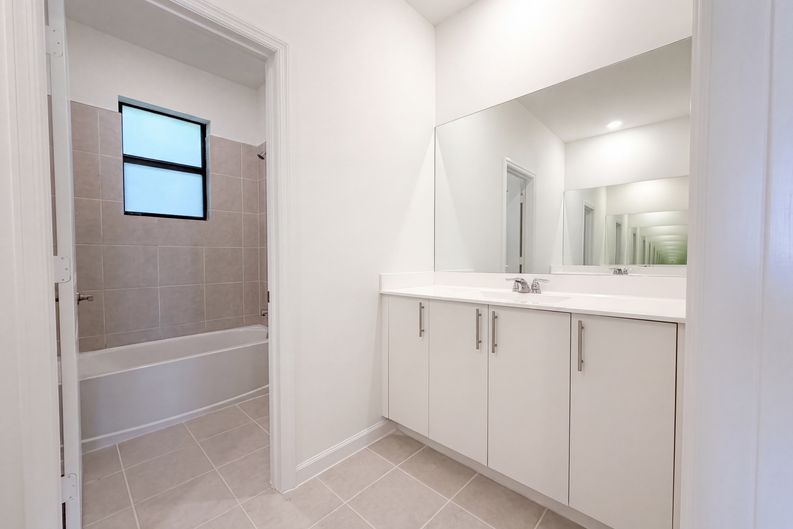 Photo 22 of 28 of 13020 SW 221st St, Miami, FL