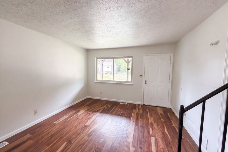 Photo 9 of 20 of 7533 Ardwell Dr, Indianapolis, IN