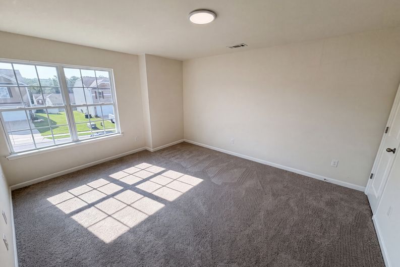 Photo 16 of 26 of 9833 Wardley Dr, Charlotte, NC