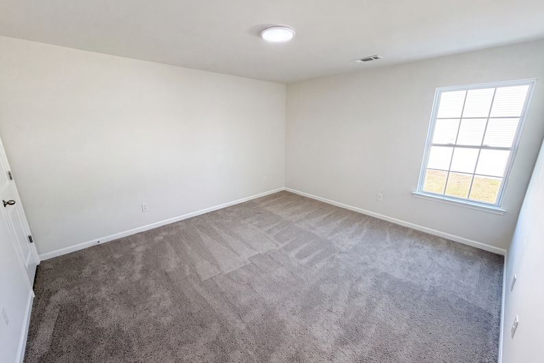 Photo 14 of 26 of 9833 Wardley Dr, Charlotte, NC