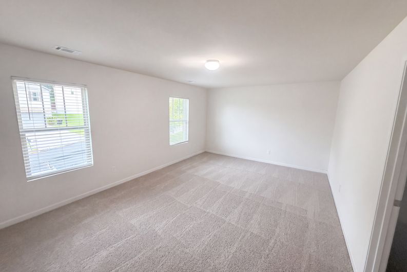 Photo 7 of 22 of 611 Dodson Lake Ct, Fairburn, GA