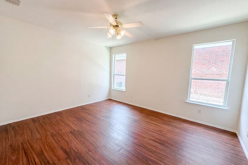 Photo 6 of 22 of 1202 McCormick St, Garland, TX