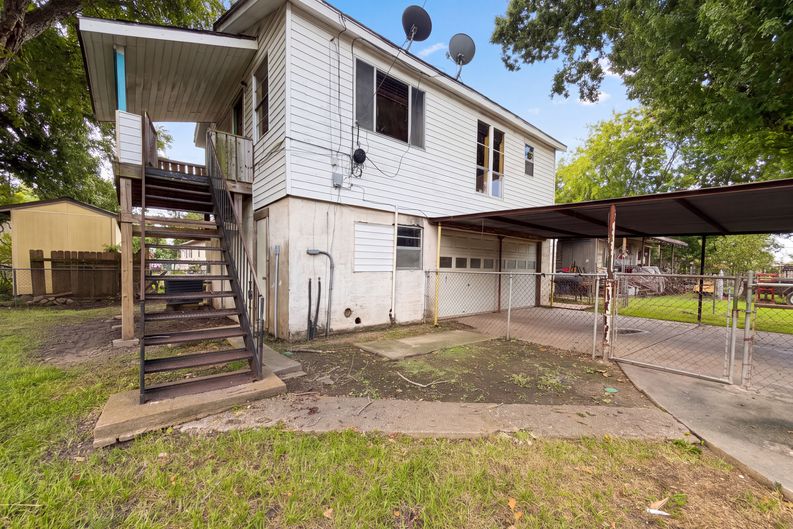 Photo 18 of 26 of 714 Bolling Ln, Houston, TX