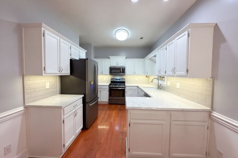 Photo 7 of 30 of 2315 Heathershire Ln, Matthews, NC