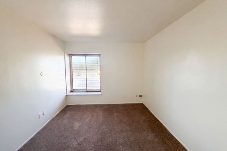 Photo 11 of 17 of 8446 N 34th Dr, Phoenix, AZ