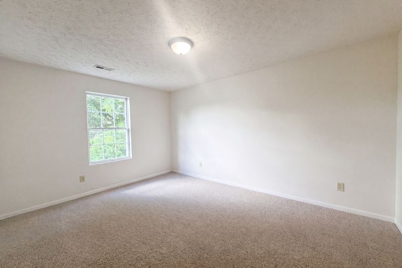 Photo 12 of 29 of 4625 Kenross Dr, Columbus, OH